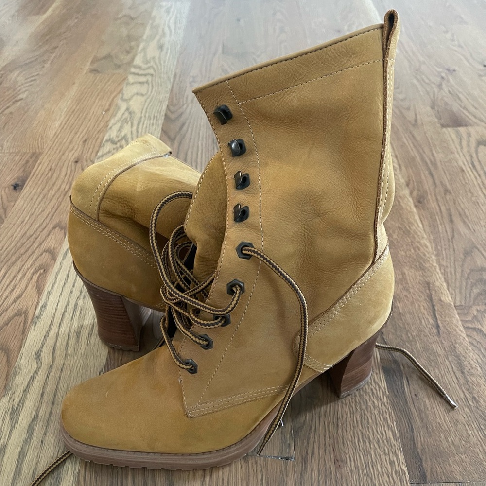 Vintage Size  9 Nine West camel boots with heel circa 2003